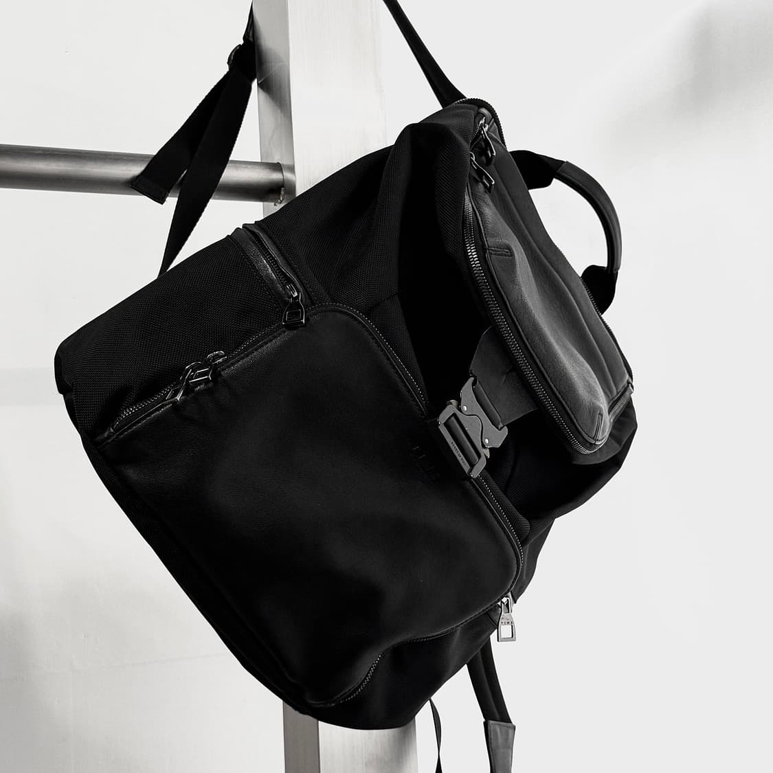 타임 TIME 블랙 백팩 상품이미지1