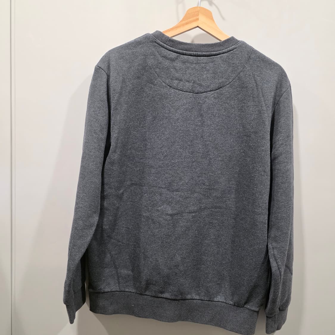 게스 빅 G 자수 로고 맨투맨 다크그레이 상품이미지5