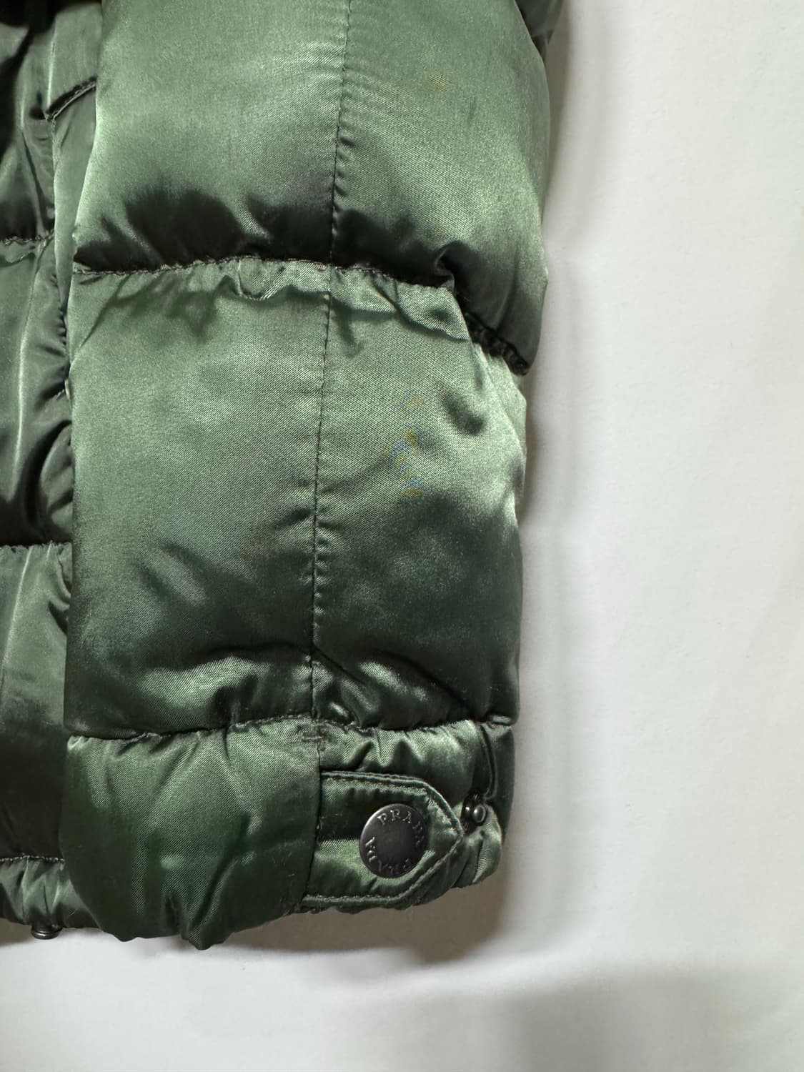 40 프라다 그린 다운 패딩 상품이미지3