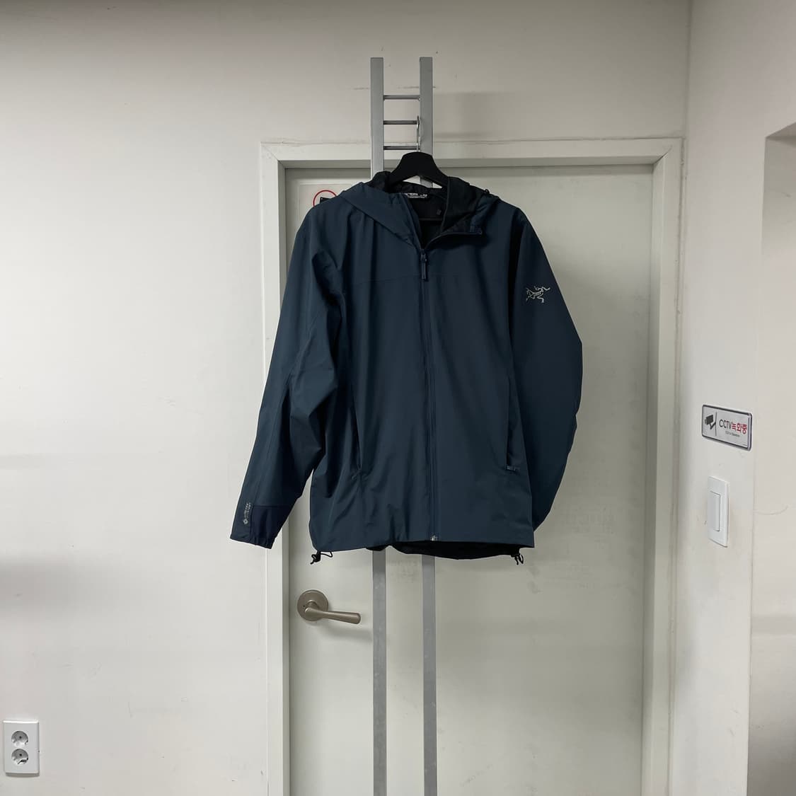 아크테릭스 솔라노 후드 고어텍스 자켓 M 상품이미지1