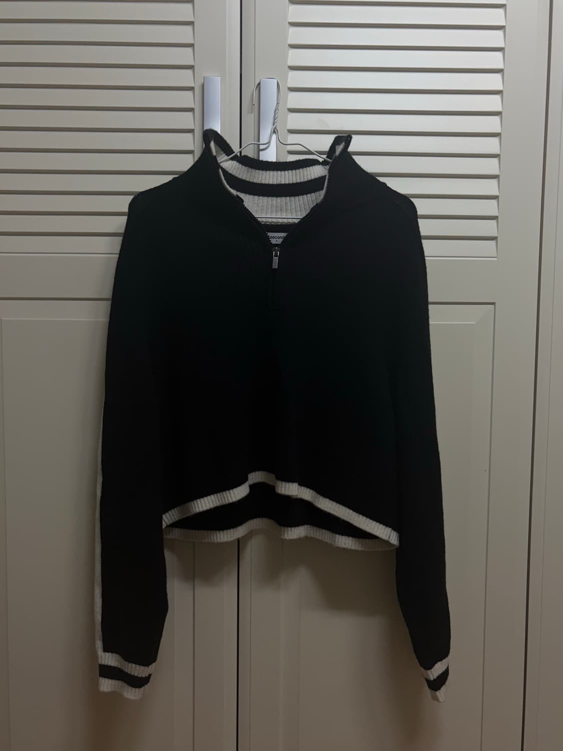 8 seconds 블랙 크롭 반집업 니트 S 상품이미지3