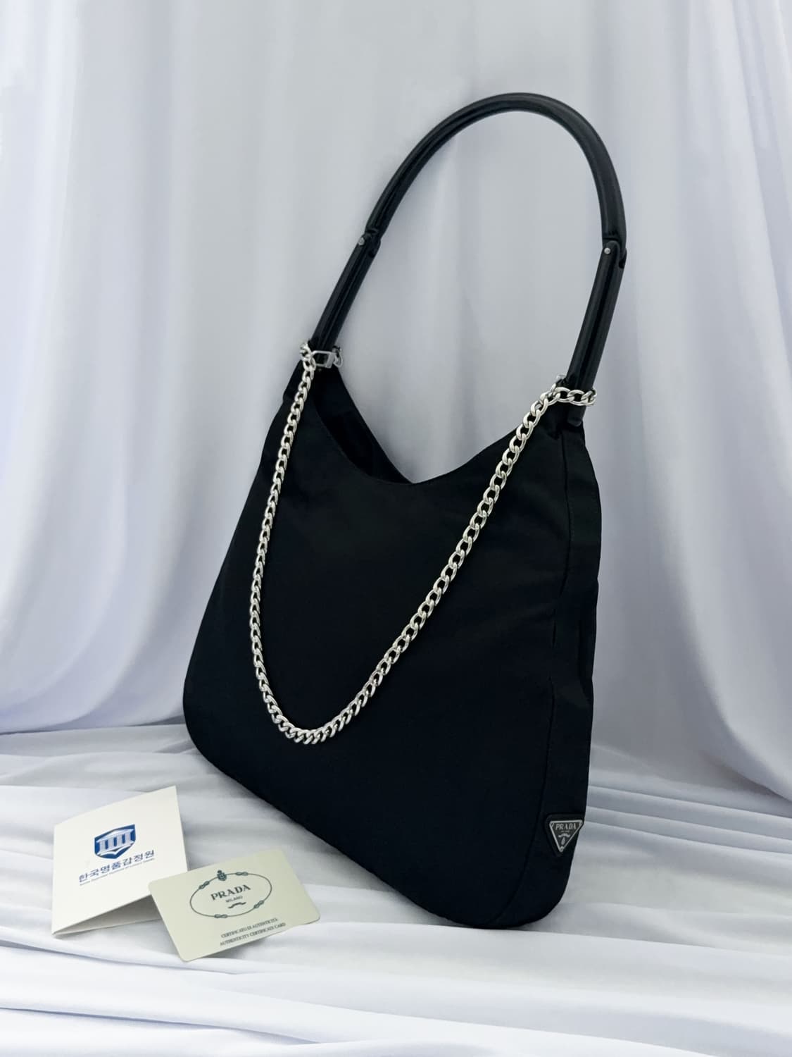 프라다 나일론 사이드 로고 호보백 상품이미지1