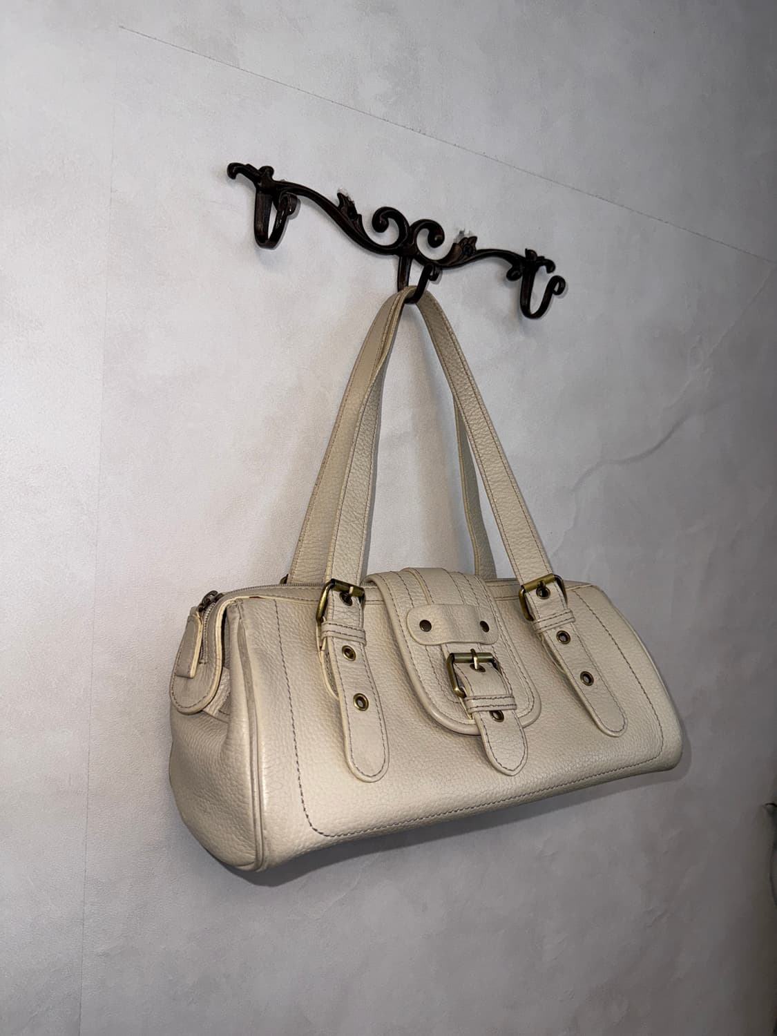Anne Klein ivory buckle shoulder bag  상품이미지2