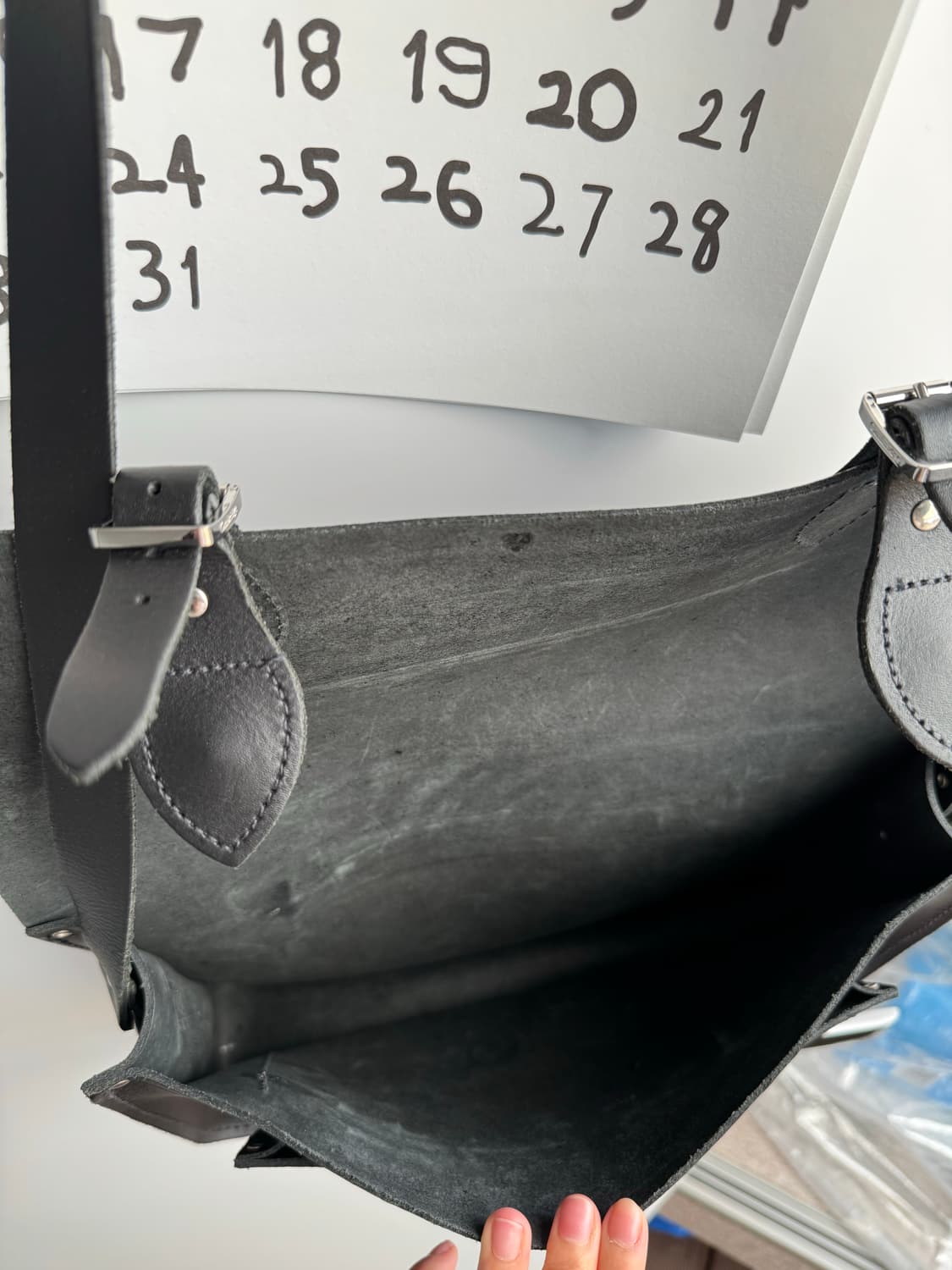 더 캠브리지 사첼백 블랙 13인치 상품이미지5