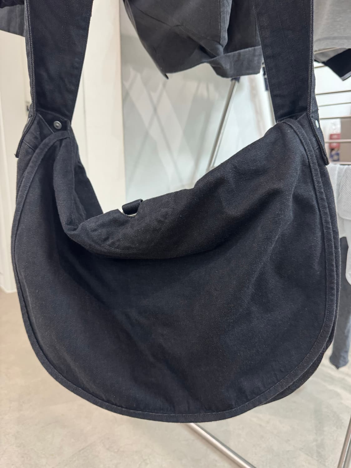 트로피클로딩 뉴스페이퍼백 가방 검정색 상품이미지7