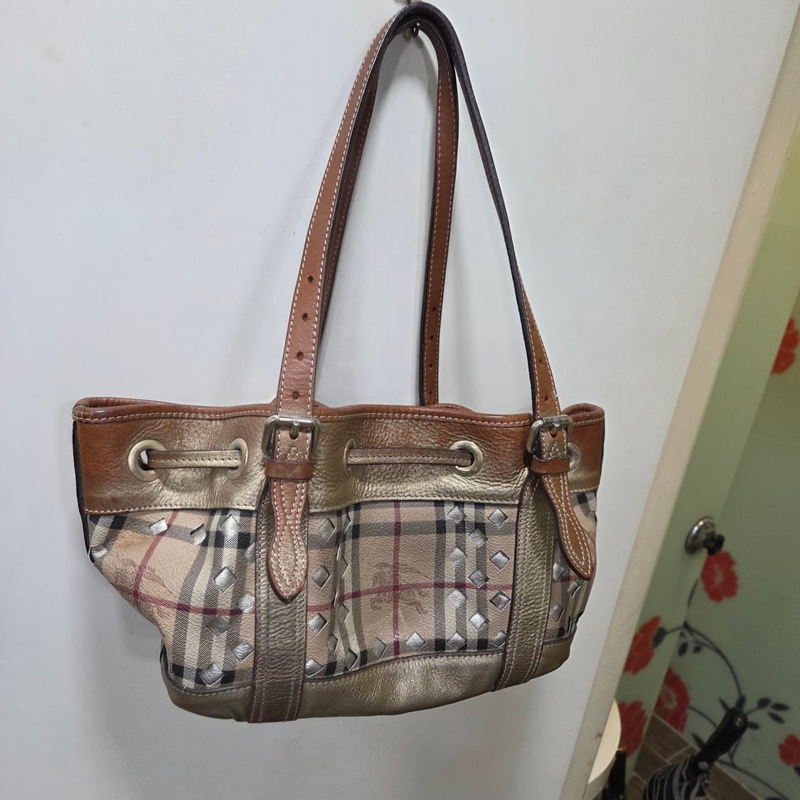 버버리 버킷 숄더 상품이미지5