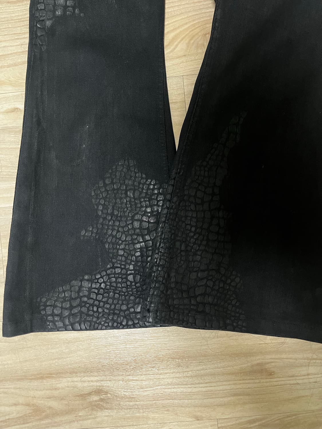 비엑세스 스네이크 프린트 부츠컷 플레어 팬츠 상품이미지7