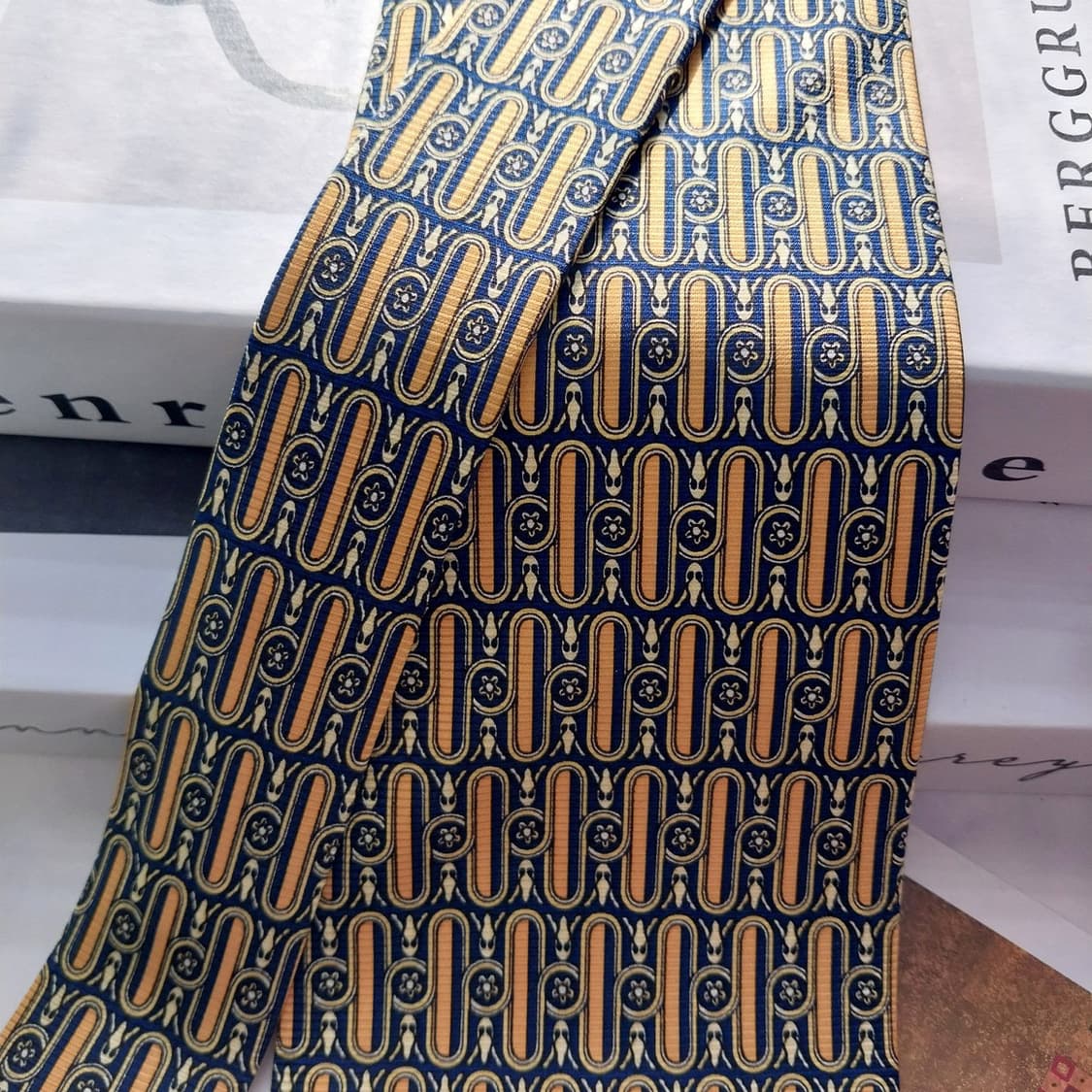 미쏘니 실크 골드 패턴 넥타이 9.6cm A+등급 K1422
 상품이미지4