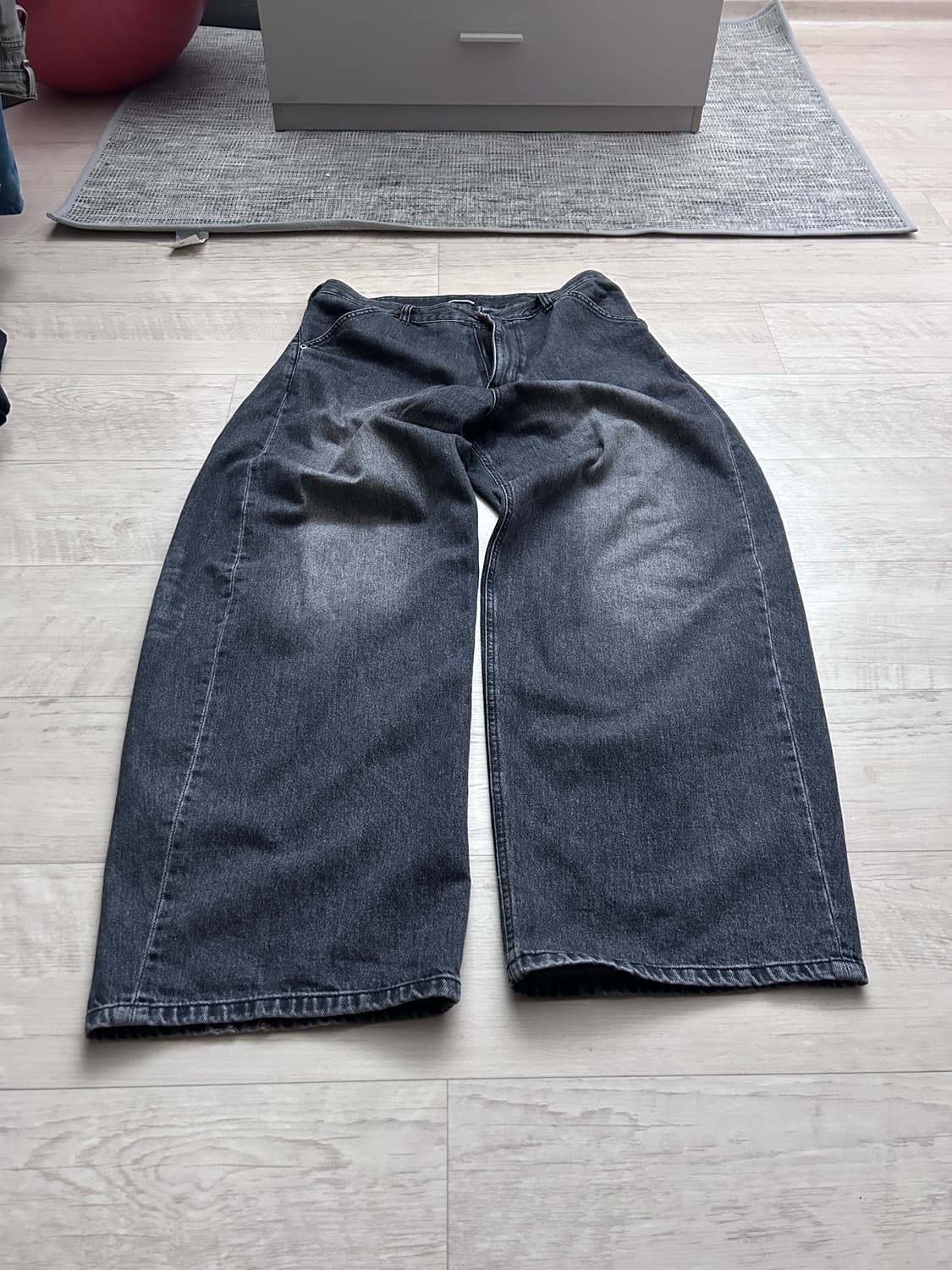 헤칭룸 커브드진 흑청 사이즈4 상품이미지1