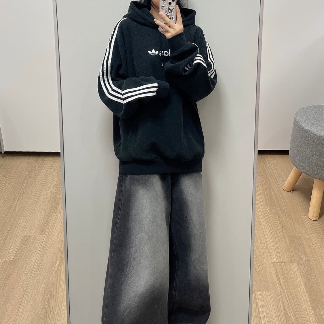 아디다스 빅로고 부클 뽀글이 블랙 후드티 상품이미지1