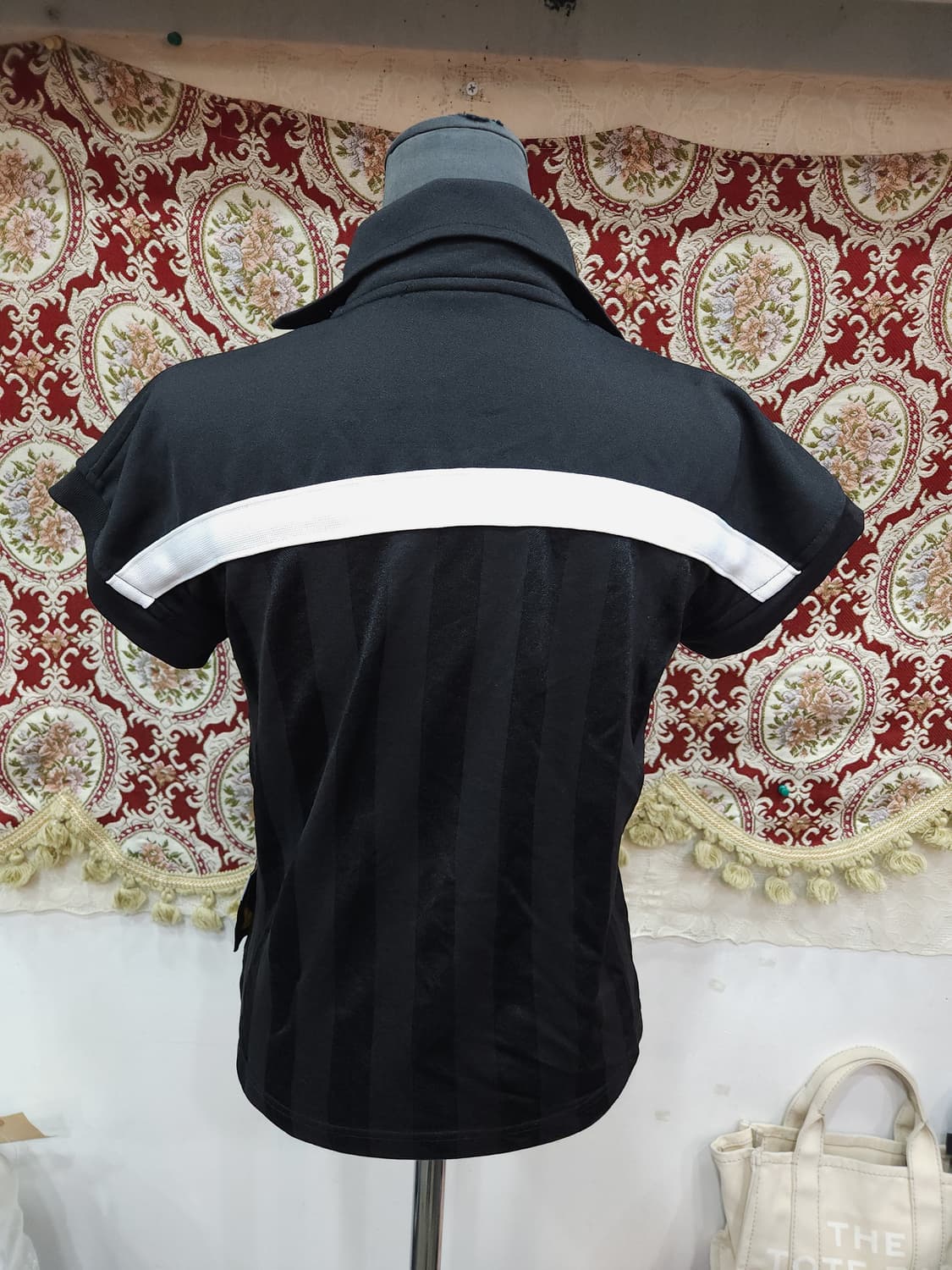 나이키 90s 빅로고 스포츠 크롭 반팔티

 상품이미지7