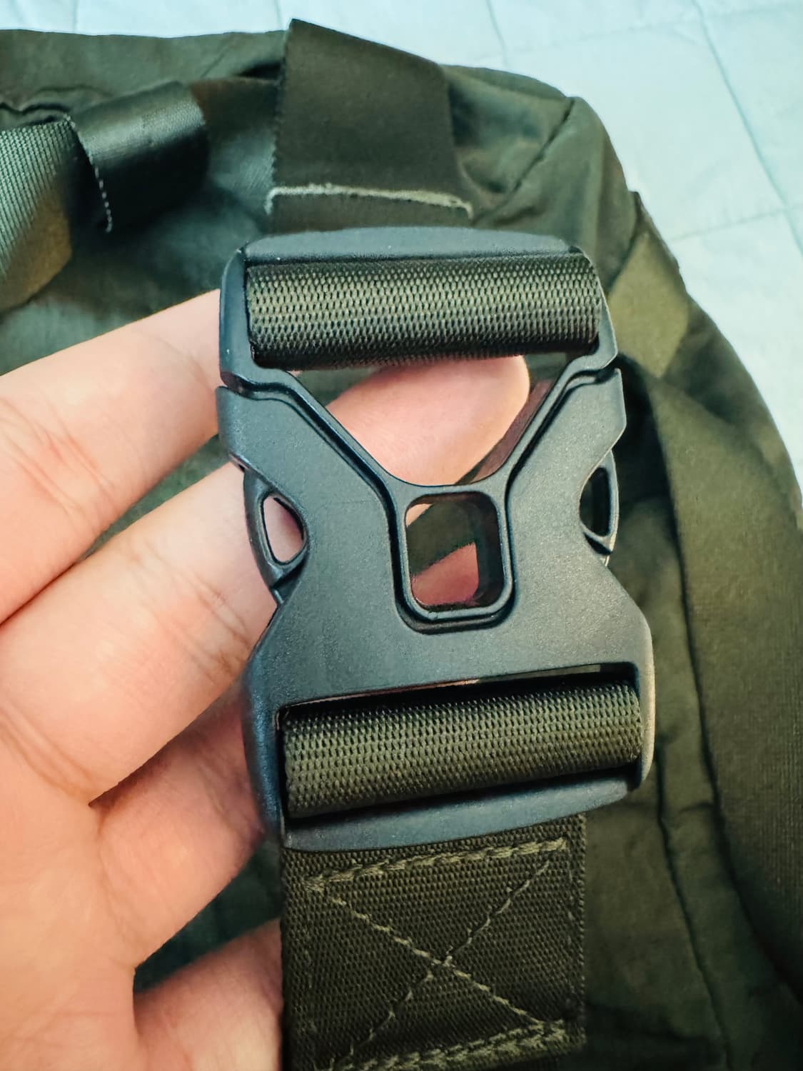 CP컴퍼니 나일론 B 크로스바디 백 아이비 그린 상품이미지5