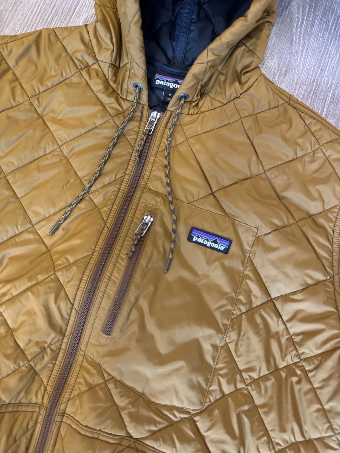 파타고니아 다이아몬드 퀼티드 봄버 후디 쉘터 브라운 상품이미지2