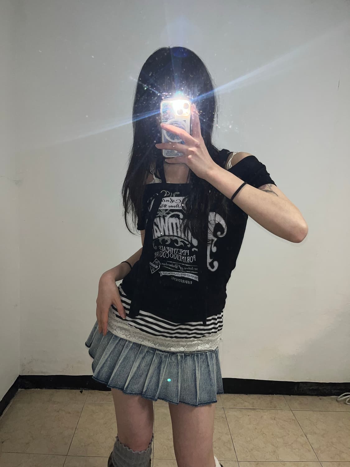 펑크 오프숄더 레터링 스트랩 디테일 티셔츠 상품이미지5