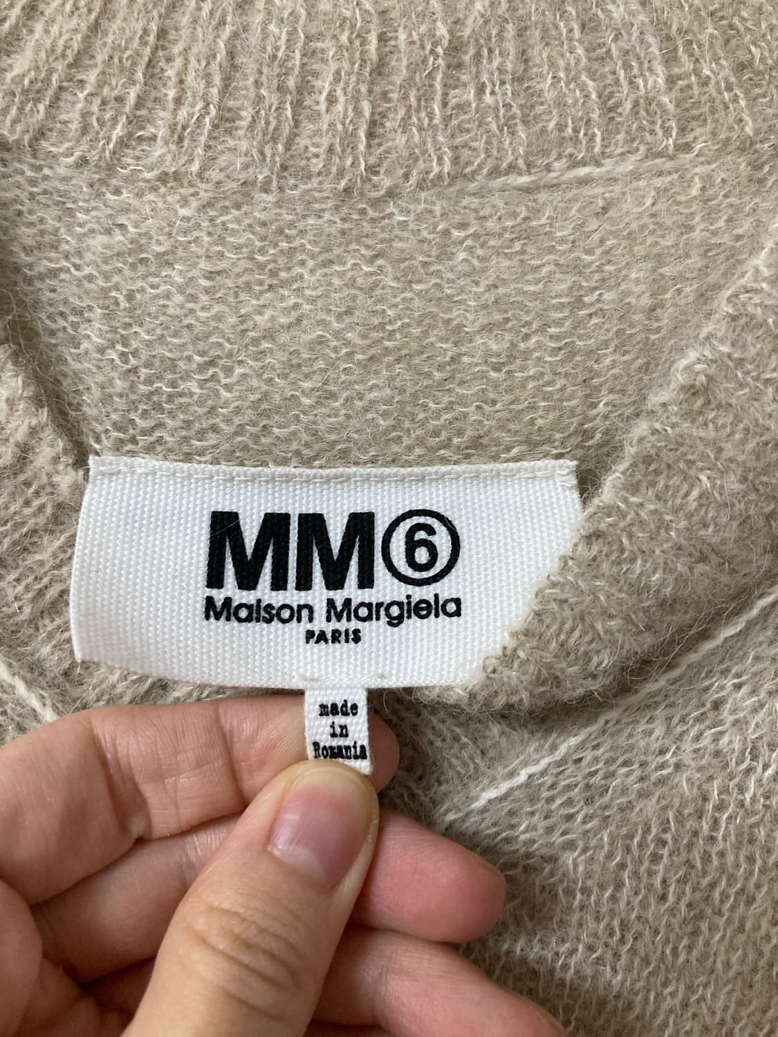 xs) 24AW MM6 메종 마르지엘라 컷 아웃 Sweater, 베이지 상품이미지8