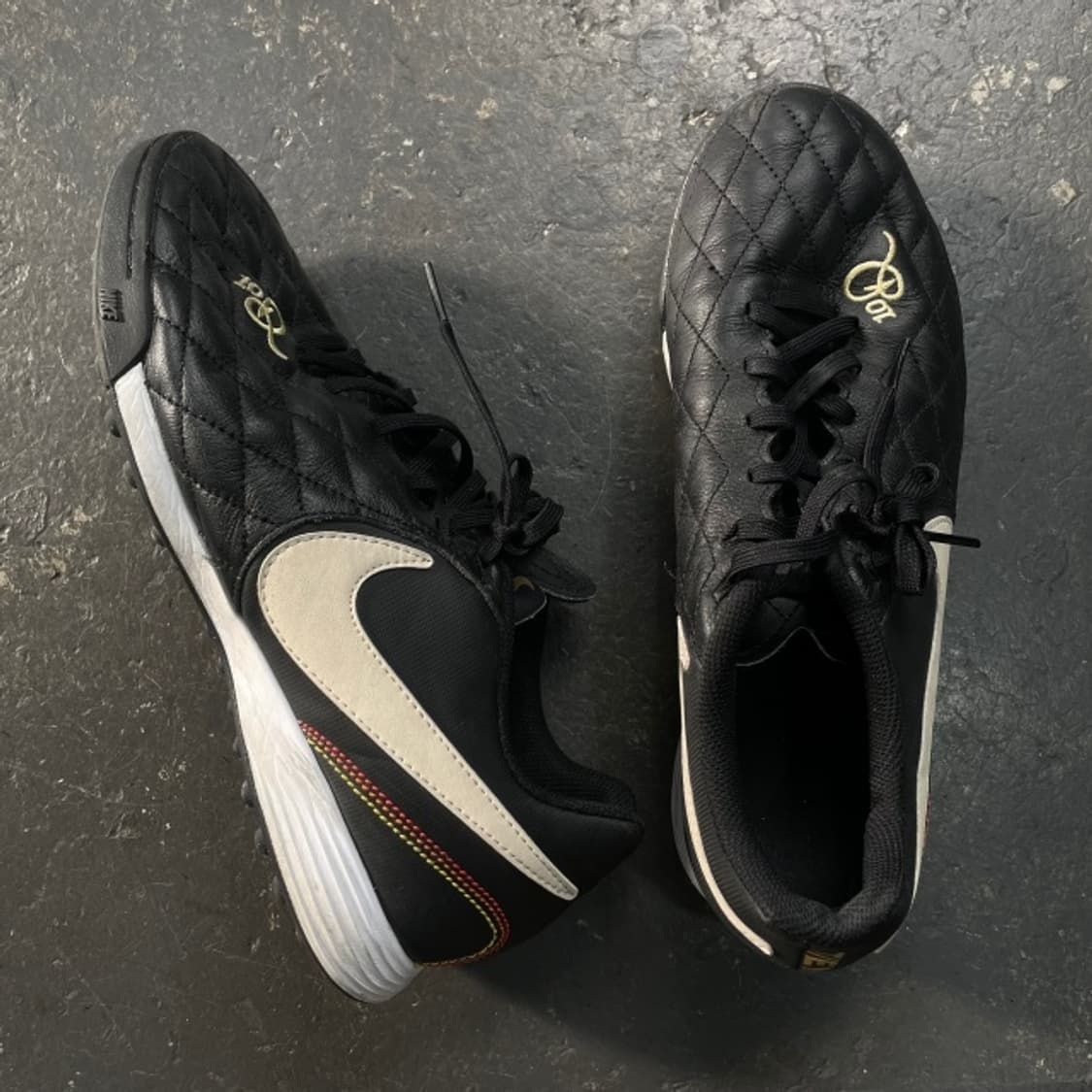 275 나이키 티엠포 R10 호나우지뉴 축구화 상품이미지1