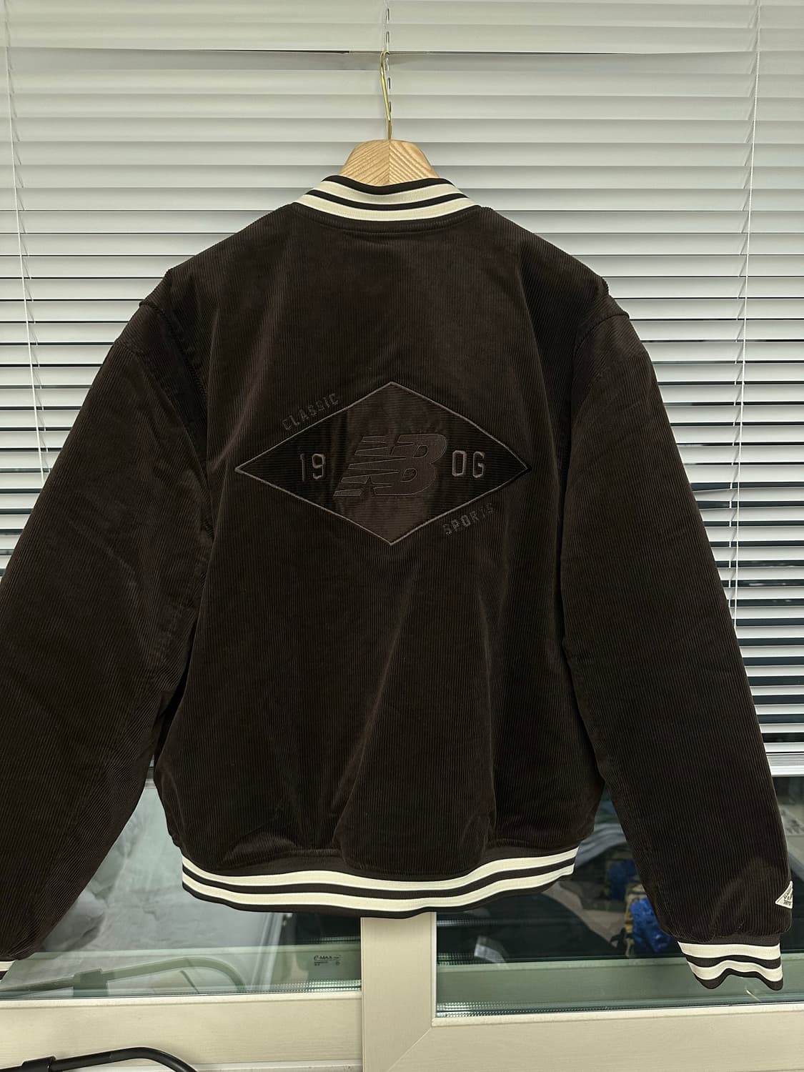 뉴발란스 헤리티지 코듀로이 바시티 패딩  상품이미지3