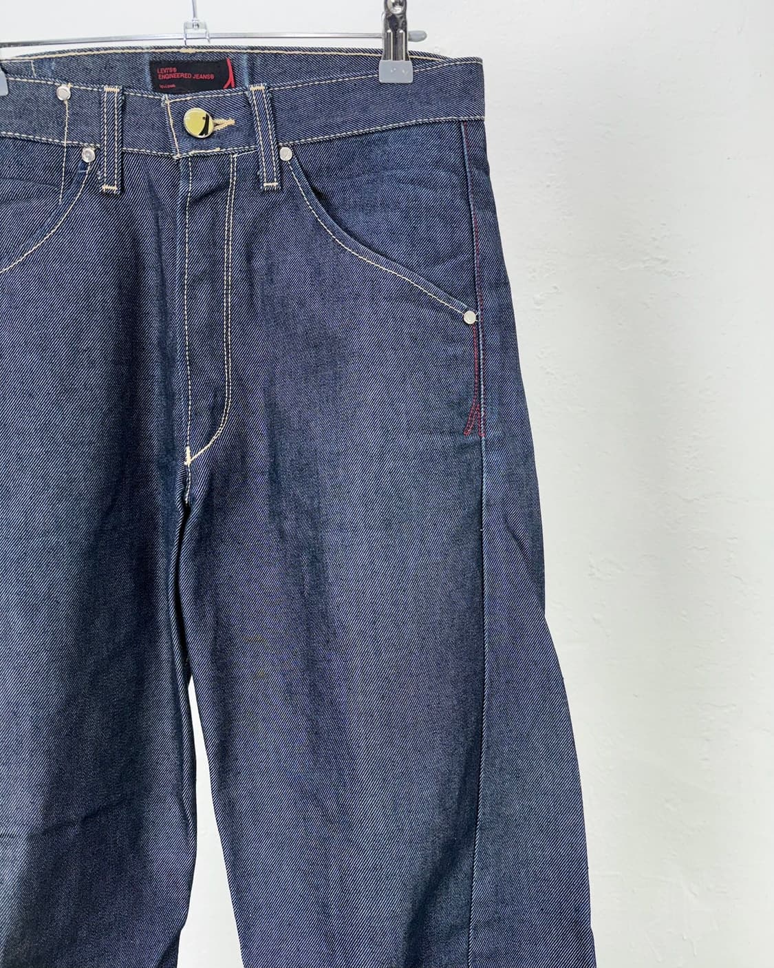 리바이스 엔지니어드 00s 레그 트위스트 데님 팬츠 상품이미지3