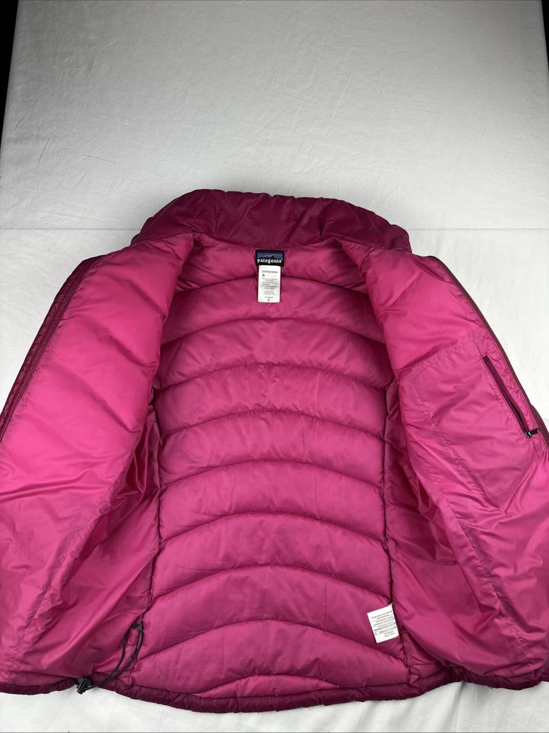 파타고니아 구스 다운 경량패딩 마젠타 상품이미지4