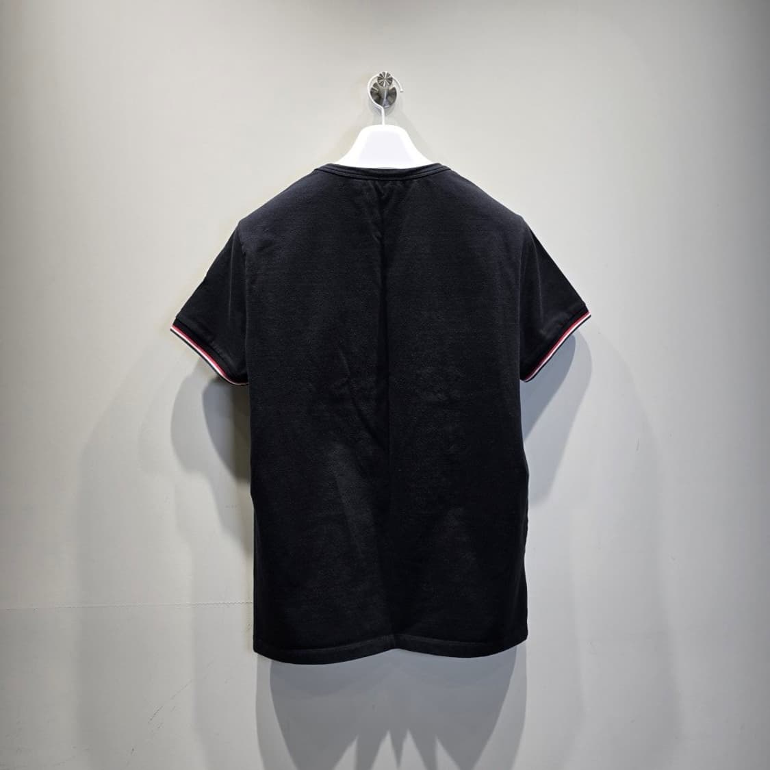 [중고/정품] 몽클레어 트리컬러 트리밍 반팔 티셔츠 슬림핏 블랙 L 상품이미지2