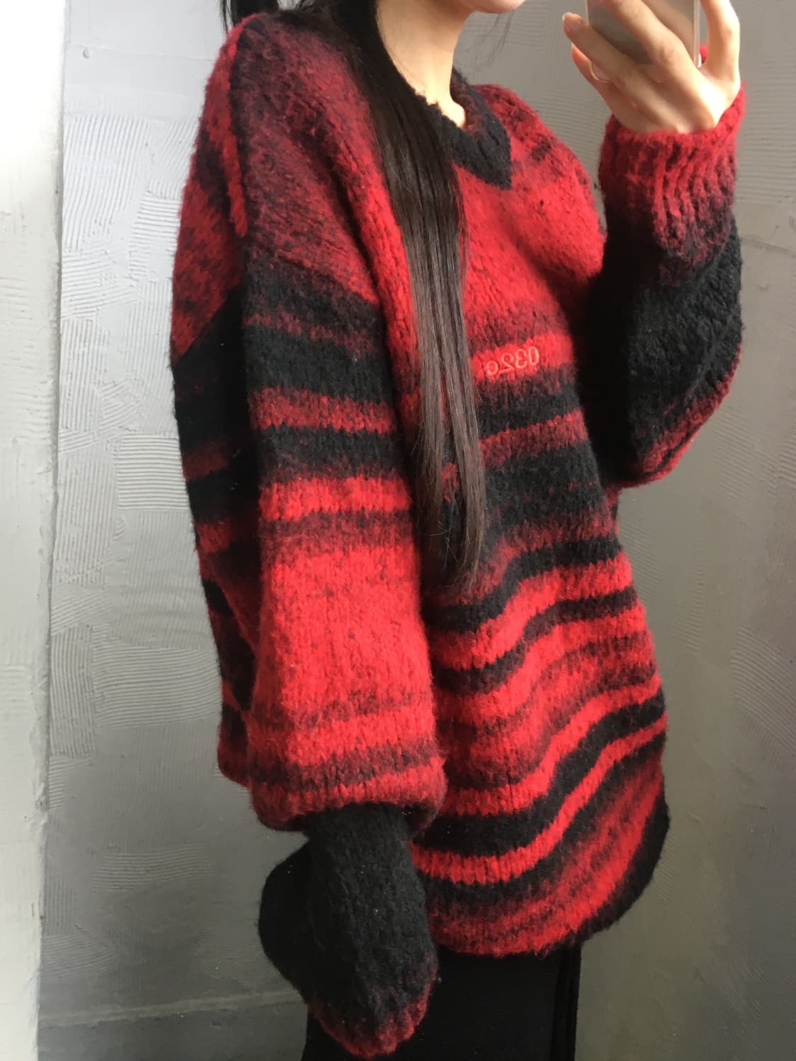 032C 로고 픽셀 그라데이션 레드 니트 상품이미지1