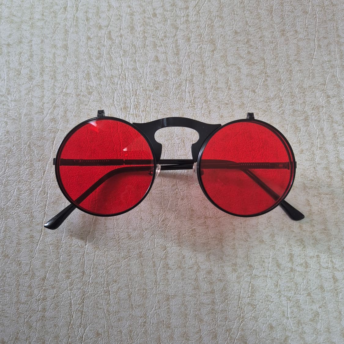 [핫아이템🔥] 레옹 플립 레드 선글라스 상품이미지3