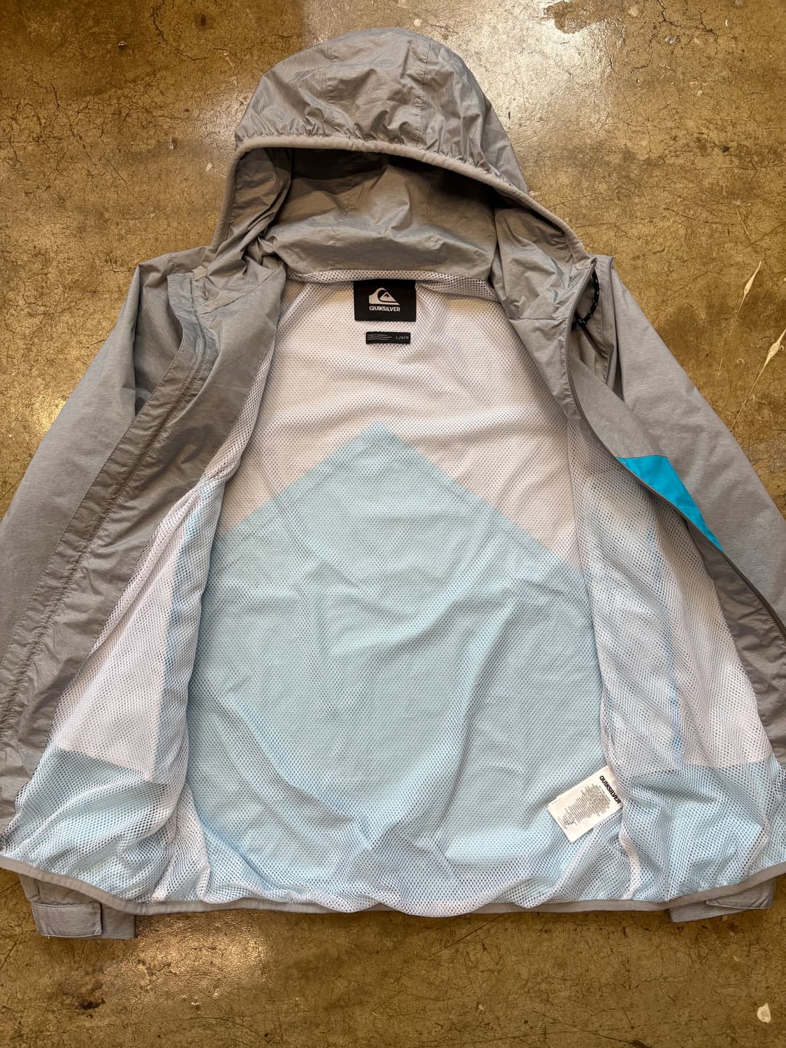 퀵실버 그레이 민트 배색 나일론 바람막이 상품이미지3