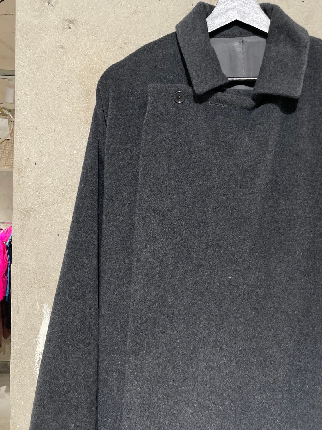 코스믹 원더 차콜 랩핑 앙고라 울 롱 코트 상품이미지2