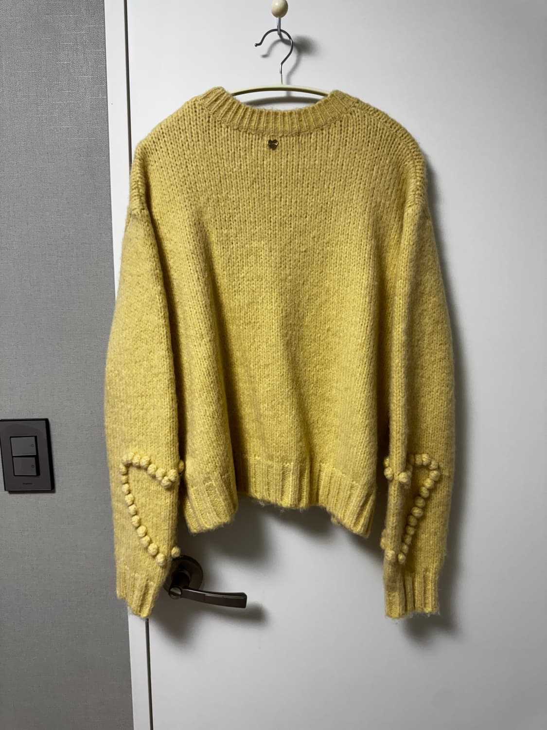 론론 HEART SLEEVE PULLOVER YELLOW KNIT 상품이미지9
