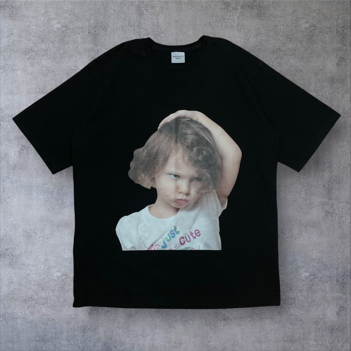 아크메드라비 베이비 페이스 빅로고 블랙 반팔티 상품이미지1