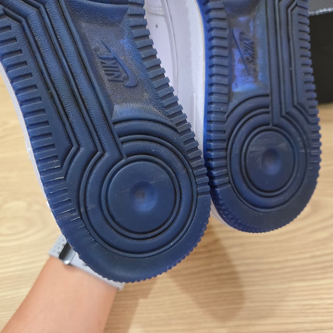 255 나이키 에어포스1 주얼 화이트 블루 상품이미지9