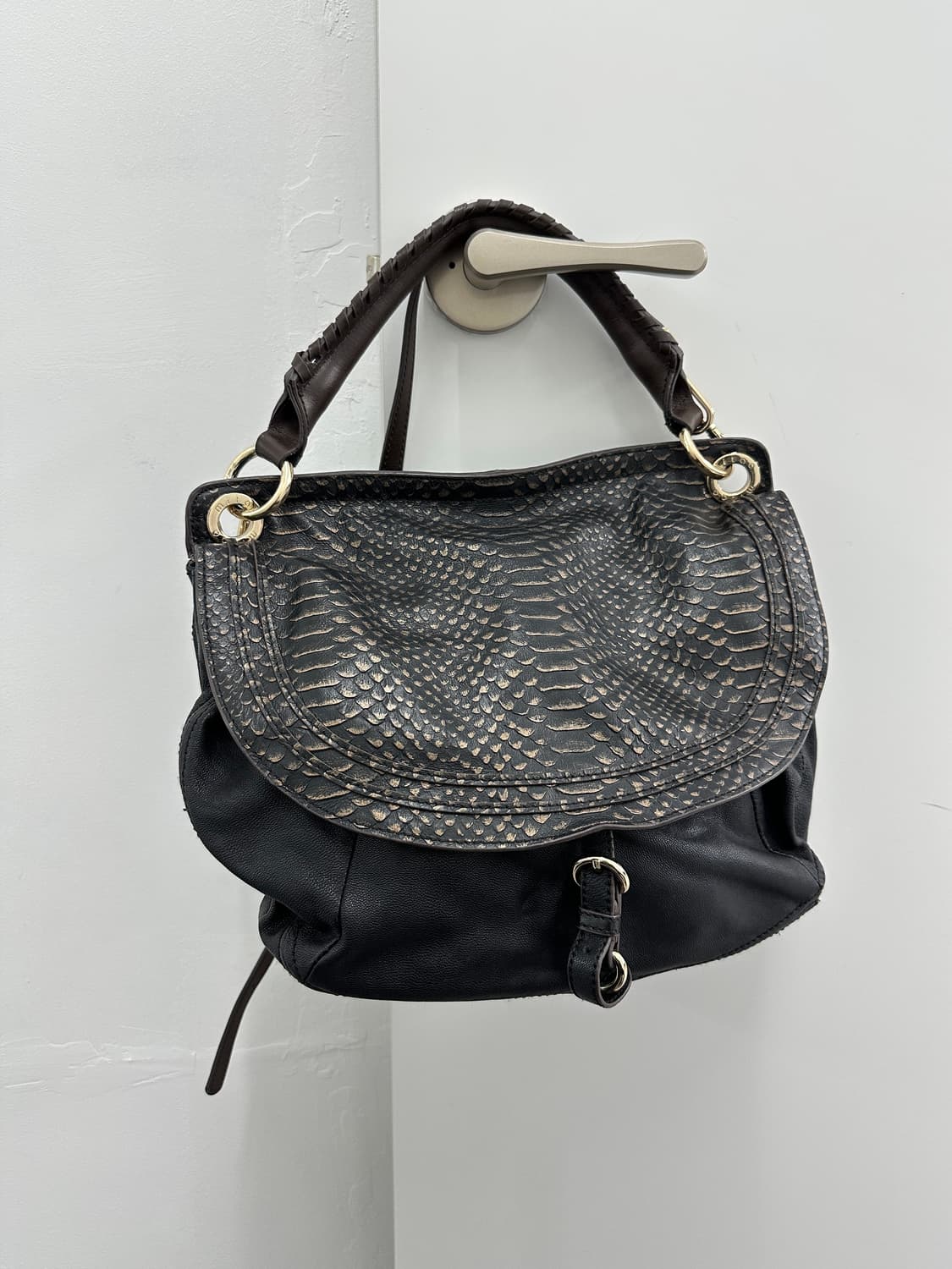 Croco embossed leather bag 상품이미지2