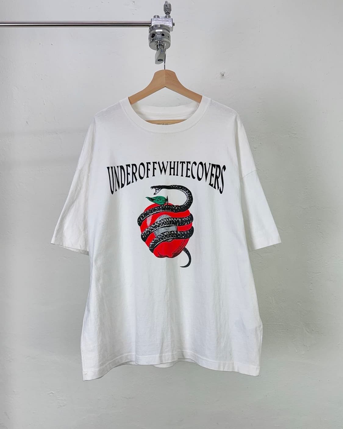 언더커버 x 오프화이트 19aw 애플 하프 티셔츠 상품이미지1