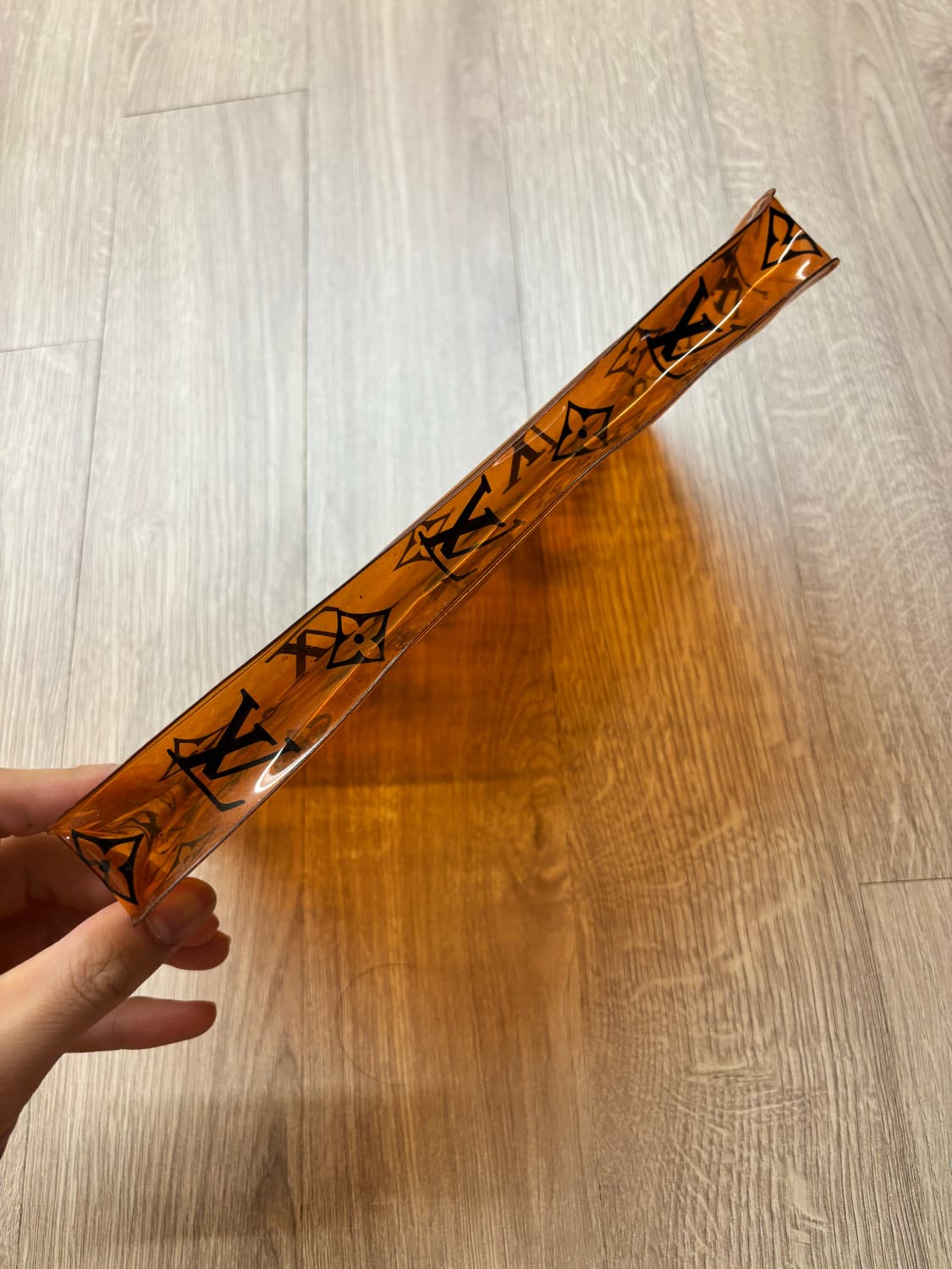 루이비통 오렌지 모노그램 PVC 봉투 파우치 상품이미지4