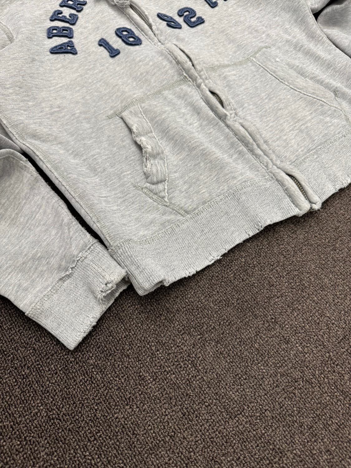 M아베크롬비 빈티지 패치 그레이 후드집업 상품이미지3