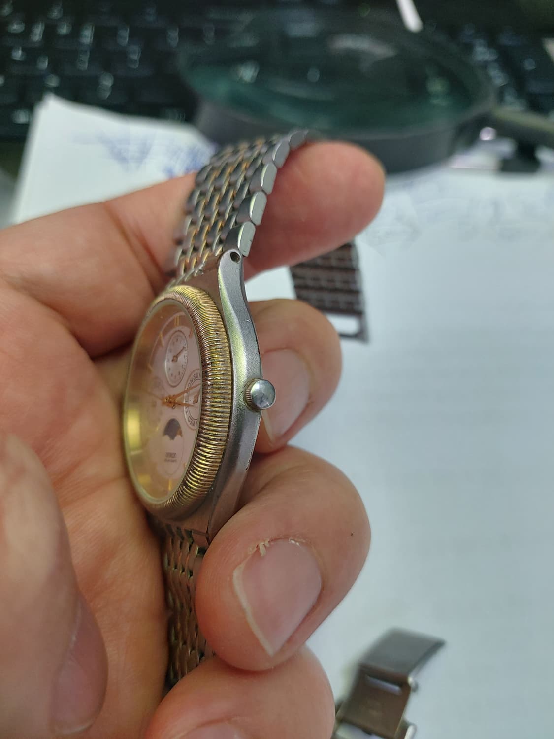 Omron 브랜드의 문페이즈 쿼츠 시계 상품이미지2