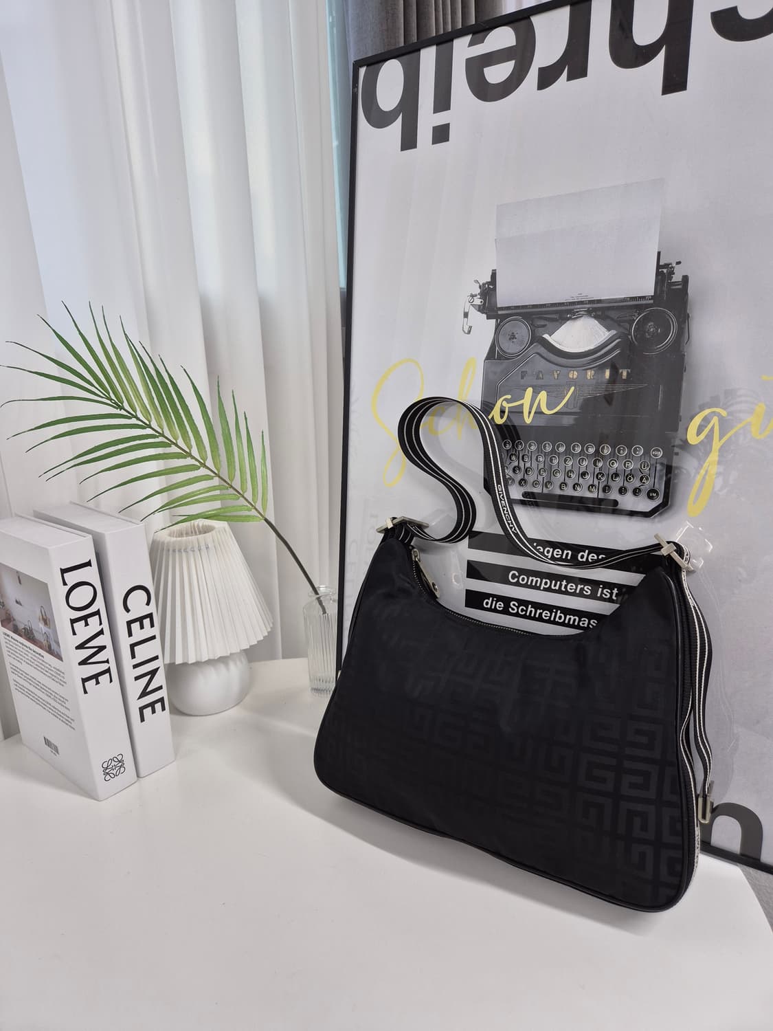 지방시 호보백 상품이미지1