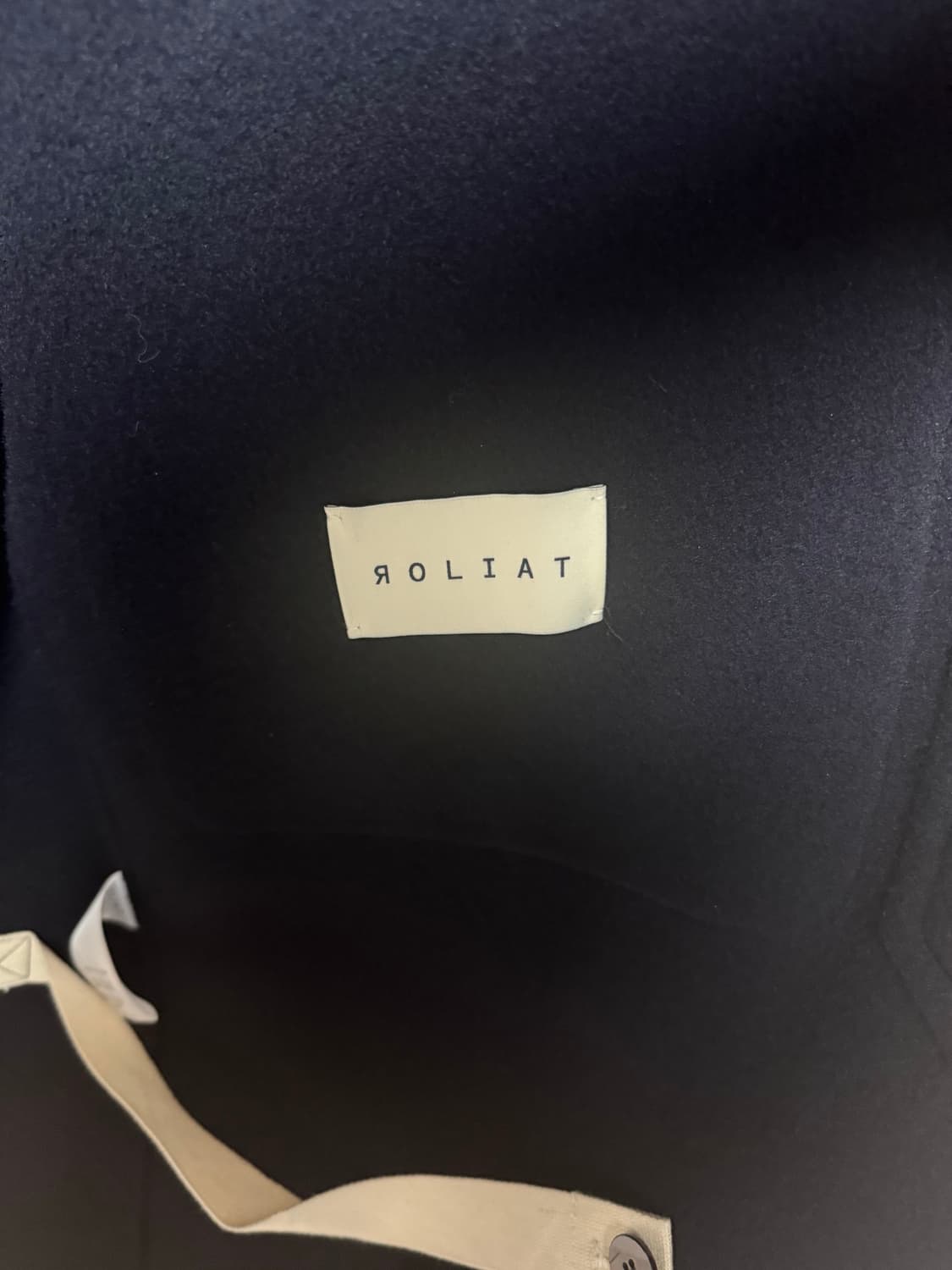 로리엣 핸드메이드 인버티드 플리츠 후디 코트(네이비) 상품이미지3