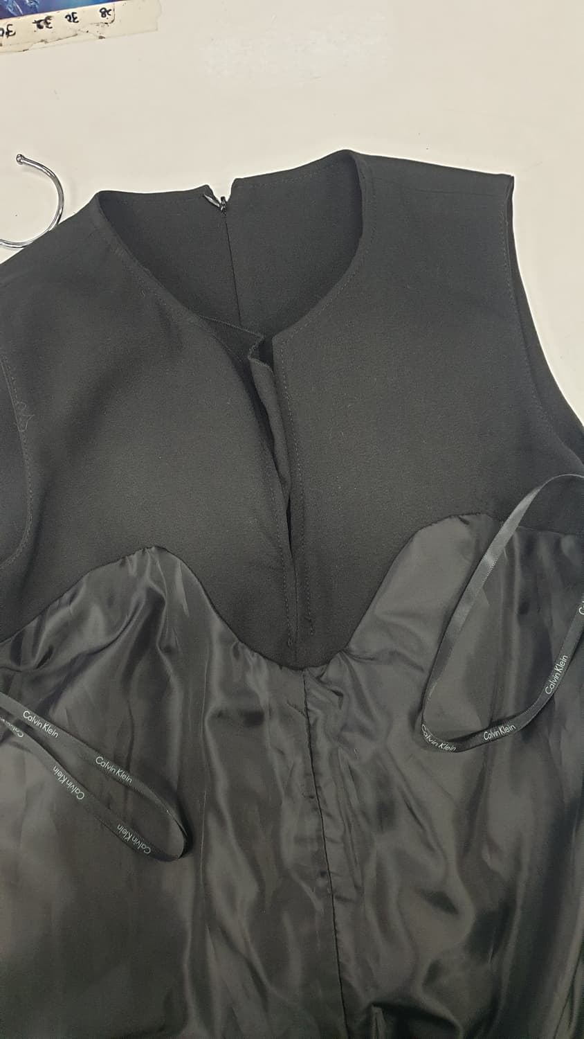 Calvin Klein블랙 러플 원피스입니다 상품이미지7