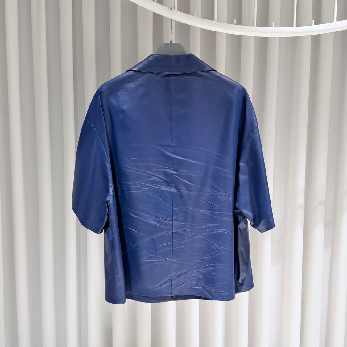 (A+/52) / 프라다 삼각로고 나파 레더 반팔 셔츠 애비에이션 블루 상품이미지6