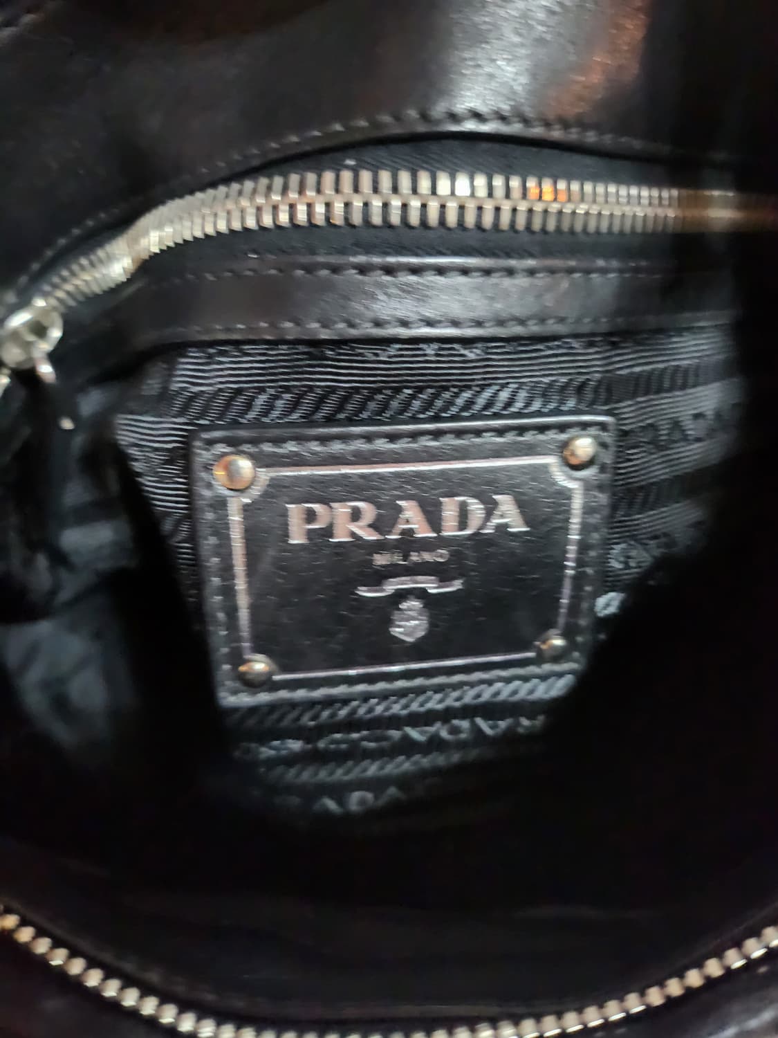 프라다 레더 카프스킨 은장 호보 숄더백 BR3795 상품이미지4