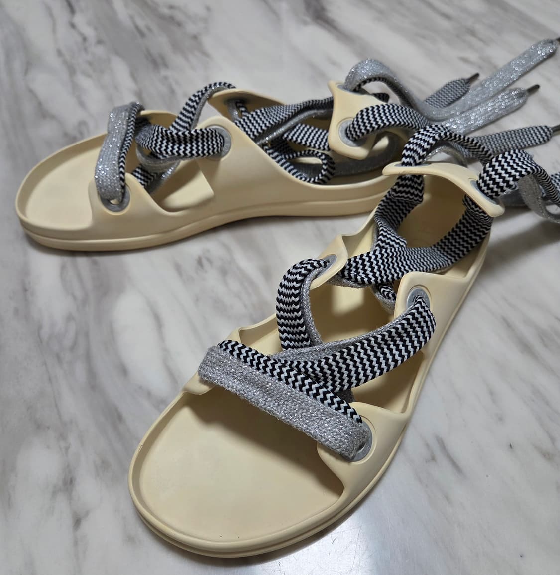 아크네스튜디오 밀로 샌들 상품이미지1