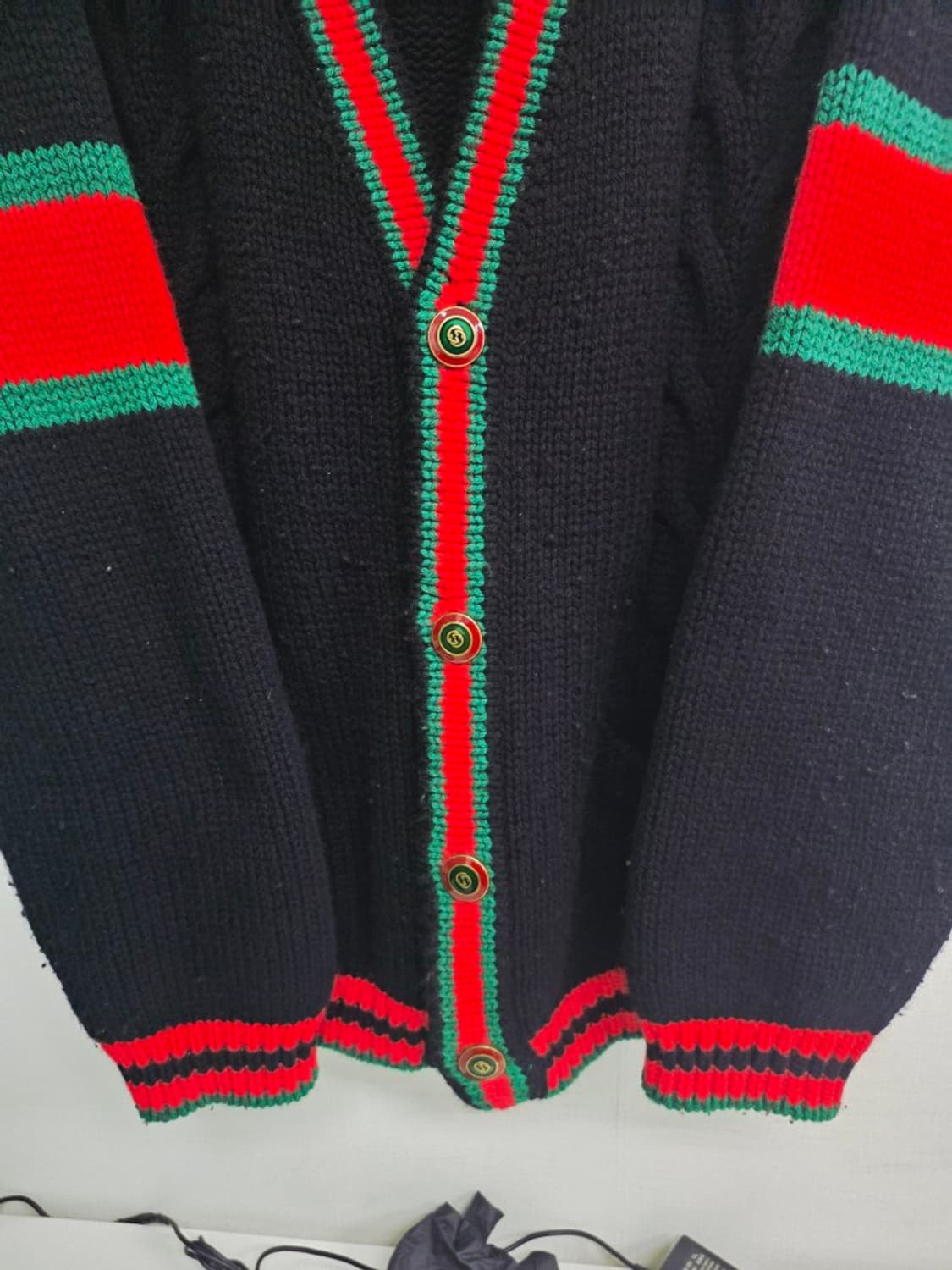 구찌 케이블 가디건 사이즈 105~110 상태 최상급 상품이미지2
