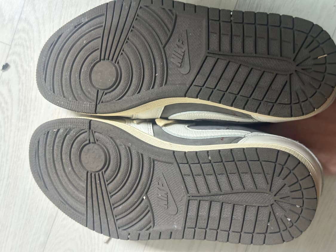 조던 1 x 트래비스 스캇 리버스 모카 260 상품이미지2