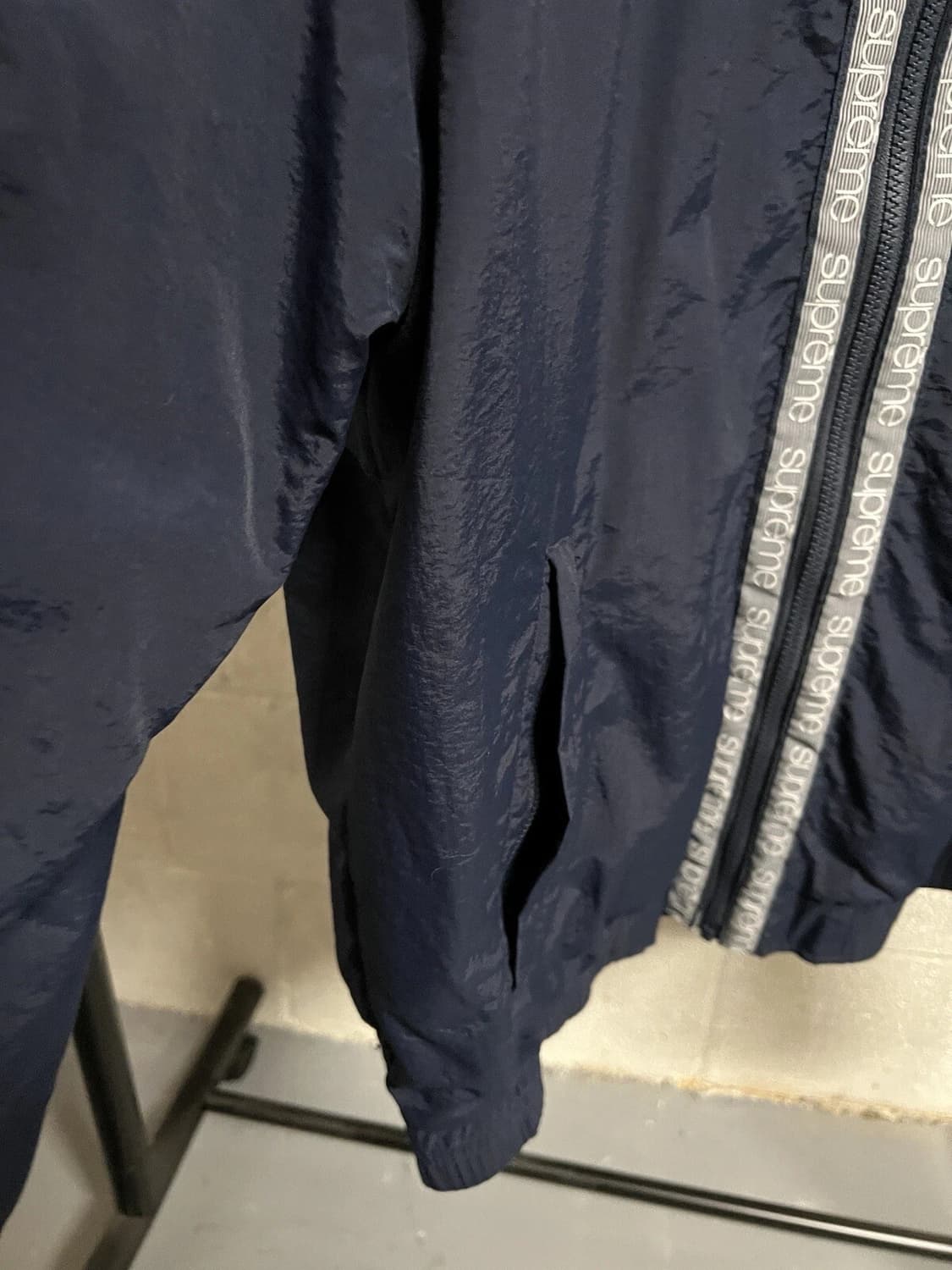 18SS 슈프림 클래식 로고 테이핑 트랙 자켓 네이비 상품이미지4