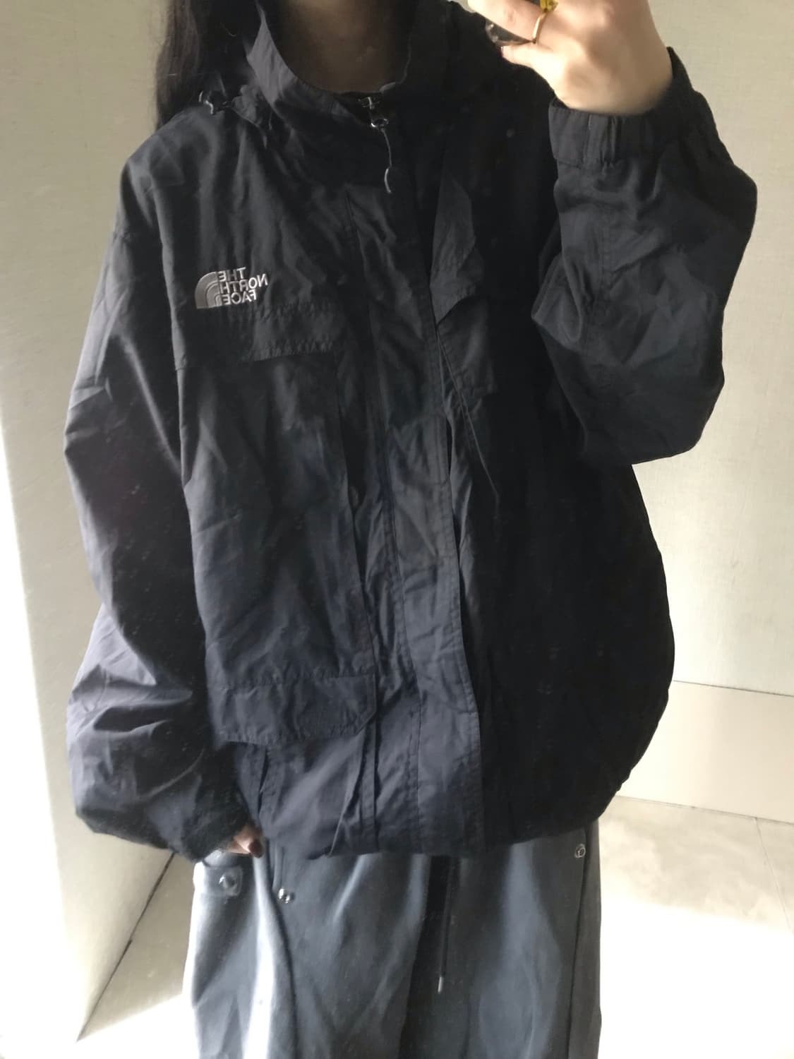 노페 블랙 포켓디테일 바람막이 상품이미지1