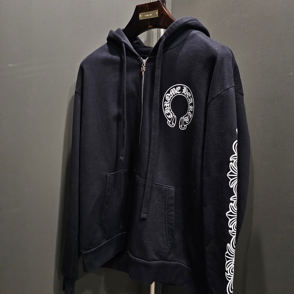 크롬하츠 홀스슈 플로랄 플리스 집업 후드 블랙 상품이미지3