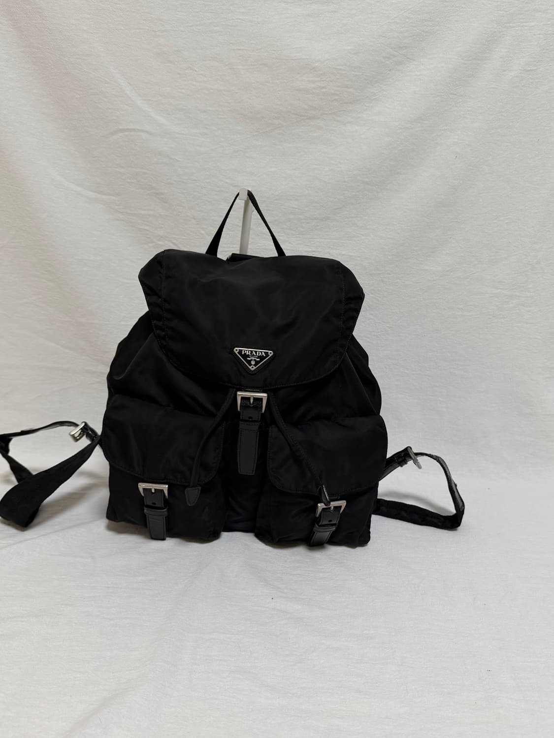정품 프라다 포코노 나일론 투포켓 미디움 백팩 블랙 상품이미지2
