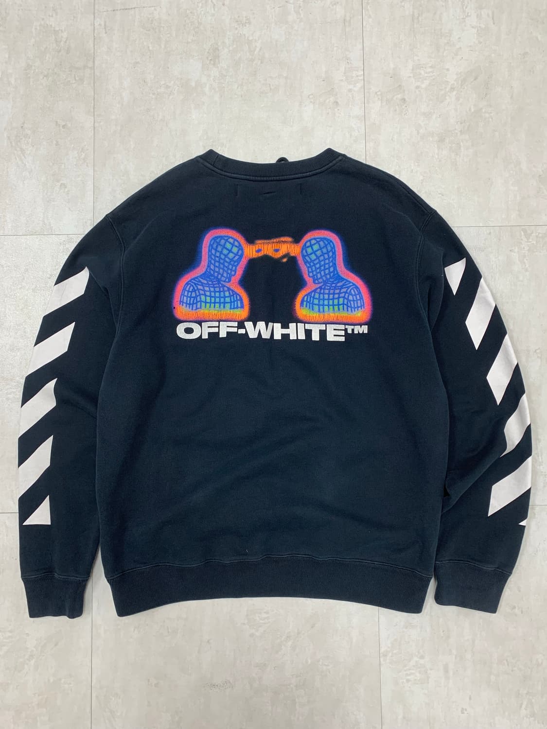 오프화이트 블랙프린팅 맨투맨 상품이미지2