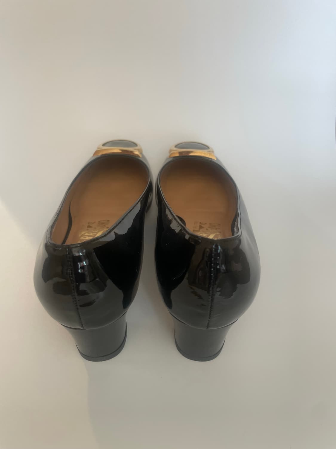 페라가모 네이비블루 간치니 펌프스 상품이미지3